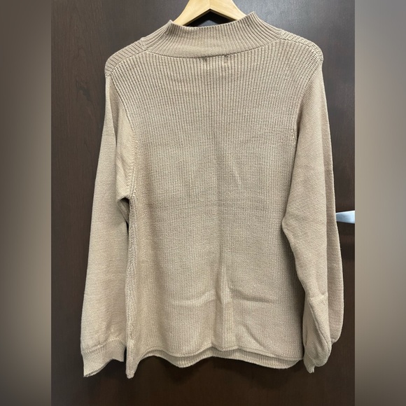 BiBi Long Sleeve Mock Neck With Cut Out Detail. 💙 - Picture 2 of 7